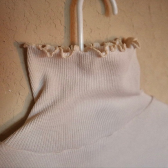 White Long Sleeve Turtleneck With Ruffles - Picture 4 of 6